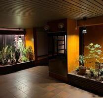 Renovierte 2 Zimmer-Wohnung in Köln-Weiden, Tiefgarage , Aufzug