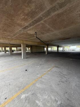 Foto - Kfz-Stellplätze in abgeschlossener Halle im Parkhaus