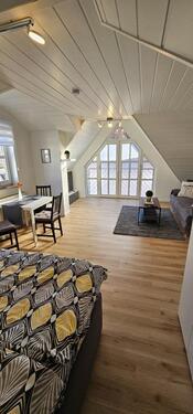 Foto - Voll ausgestattete 1-Zimmer-Dachgeschosswohnung zentrale Lage