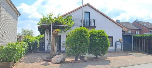 Foto - Freistehendes Ein-Zweifamilienhaus mit großem Garten