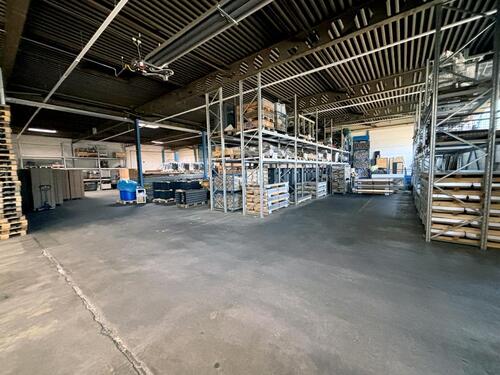 Foto - 500 m² Lagerhalle mit ebenerdigem Tor