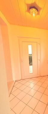 Foto - Freistehendes Haus mit 2 separaten Wohneinheiten und eing. Garten