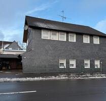 Zweifamilienhaus mit großzügiger Wohnfläche und Perspektive - Wermelskirchen