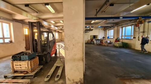 Foto - Werkstatt, Büro, ebenerdig Rolltor, Lager, Dusche, Pausenraum