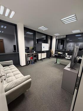 Foto - 4-Zimmer Bürofläche Glasfassade – 84 m²