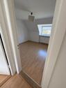 Foto - 2 Zimmer Dachgeschoss Wohnung - 450,00&nbsp;EUR Kaltmiete, ca.&nbsp; 33,00&nbsp;m&sup2;