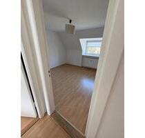 2 Zimmer Dachgeschoss Wohnung - 450,00&nbsp;EUR Kaltmiete, ca.&nbsp; 33,00&nbsp;m&sup2; in Rendsburg (PLZ: 24768)