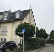 Gemütliche und ruhige Dachgeschoss-Wohnung (2ZKBB) mit Balkon und Küche - Frechen