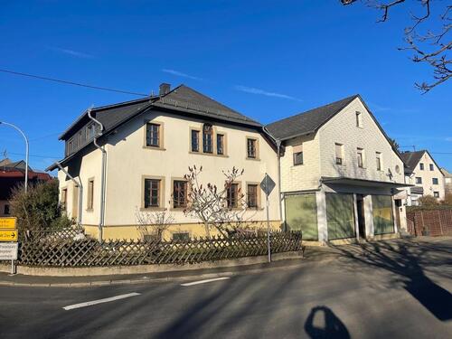 Foto - Zwei Einfamilienhaus mit große Lokal und Zwei Betongarage