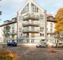 Offene 3 Zimmer Wohnung mit 2 Bädern, Einbauküche, Aufzug, Tiefgaragen-Stellplatz in Dresden