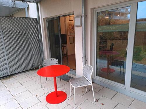 Foto - Helle Einzimmer Wohnung mit überdachter Terrasse und Garten