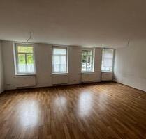 Renovierte 2-Zimmer-Wohnung mit Küche in Gera zu vermieten