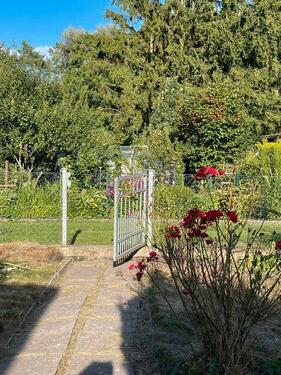 Foto - Kleingarten mit massiver Laube - 1.400,00&nbsp;EUR Kaltmiete, ca.&nbsp; 0,00&nbsp;m&sup2;