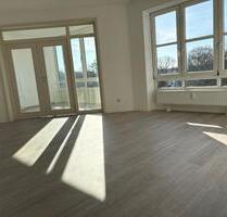 Helle 3-Zimmer Endetagen-Wohnung mit Wintergarten in Südlage - Norderstedt Garstedt