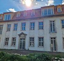 3-Zimmer Dachgeschosswohnung im sanierten Schloss Beuchlitz - Teutschenthal
