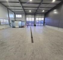 Gewerbehalle 300 m² – Büro-Glascube, 2 Sektionaltore, Starkstrom - Schrobenhausen