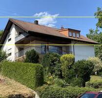 Wohnen mit Weitblick – 3-4-Zi.-Dachgeschosswohnung mit Loggia! - Collenberg