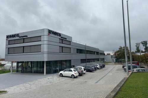 Foto - Lichtdurchflutete moderne Büroflächen in exponierter werbewirksamer Lage