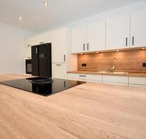 Lichtdurchflutete Maisonettewohnung mit Terrasse, hochwertiger Einbauküche und E-Ladestation - Friesoythe