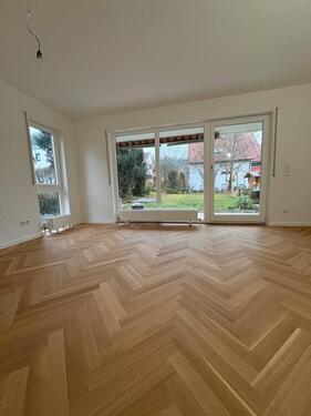 Foto - Helle 2-Zimmer Wohnung mit priv. Garten, Hobbyraum und Carport