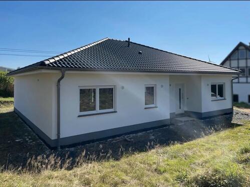 Foto - Neubau Bungalow in ruhiger Ortsrandlage von Obersayn von Privat