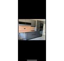 Helle, frisch renovierte 2- Zimmer-Wohnung, EBK, Carport, Garten - Helmstedt