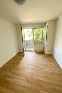 Foto - Frisch renovierte 1-Zimmer Wohnung mit Balkon U-Bahn Schweinau