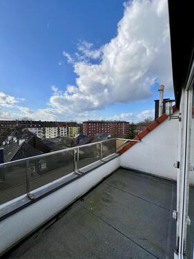 Foto - Helle 2,5-Zimmer-Wohnung mit Balkon & ausgebautem Spitzboden!