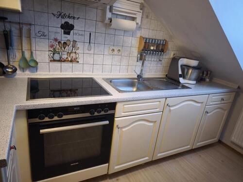 Foto - 3-Zimmer-Dachgeschosswohnung mit Einbauküche & Carport