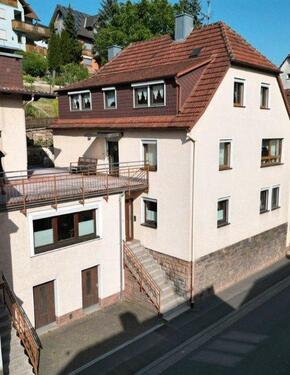 Foto - Großes gepflegtes Wohnhaus + weitläufiger Garten in Frammersbach