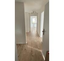 Renovierte 3- Zi.-Wohnung mit Balkon in Top-Lage - Bietigheim-Bissingen