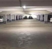 Tiefgaragen-Stellplatz mit Boxseiten ab Dezember 2025 frei! - Königsbrunn