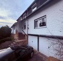 Schöne Doppelhaushälfte in bester Lage von Helsa