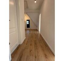 Zentrale 2-Zi.-DG-Wohnung in Lüttringhausen, renoviert & hell - Remscheid