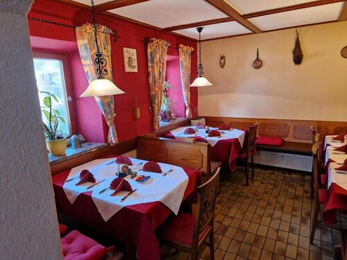 Foto - ABLÖSE FREI Gasthof mit sonnigem Biergarten Saal und eine 3 Zimmer Wohnung sowie 3 Personalzimmer