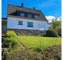 gepflegtes Wohnhaus mit Baugrundstück - Nümbrecht