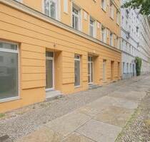 Ladengeschäft mit bodentiefen Fenster in der Swinemünder Strasse - Berlin Pankow