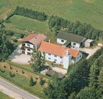 Alleinlage mit 5.883 m² | Wohnhaus + Werkstatt + Lagerhalle - Neureichenau