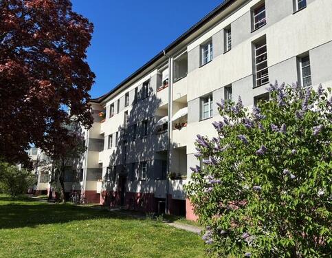 Foto - Kompakt. Renoviert. Bezugsfrei. 2,5 Zi. mit Loggia und Wanne