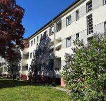 Kompakt. Renoviert. Bezugsfrei. 2,5 Zi. mit Loggia und Wanne - Dresden Blasewitz