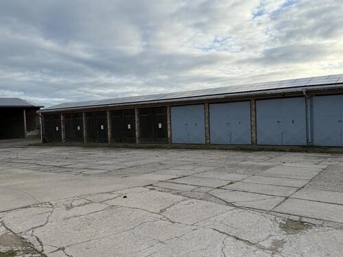 Foto - Garagen Unterstellmöglichkeiten für Wohnmobile Boote usw.