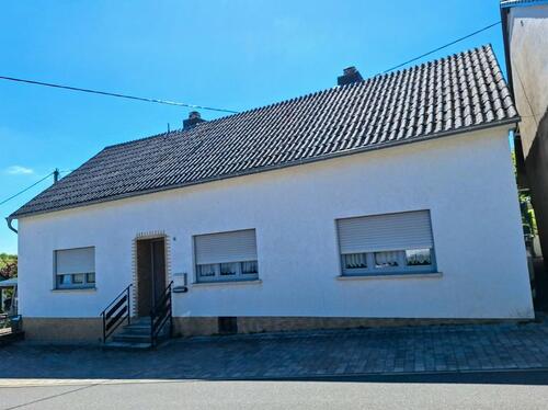 Foto - Einfamilienhaus in Züsch - 92.000,00&nbsp;EUR Kaufpreis, ca.&nbsp; 111,00&nbsp;m&sup2;