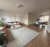 5 Zi ETW Wohnung, 110m2, 20m2 extra Zimmer, 2. Stock, renoviert - Fürth Südstadt 5 Zi ETW Wohnung, 110m2, 20m2 extra Zimmer, 2. Stock, renoviert - Fürth Südstadt