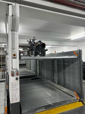 Foto - Motorrad Parkplatz - 80,00 EUR Miete,