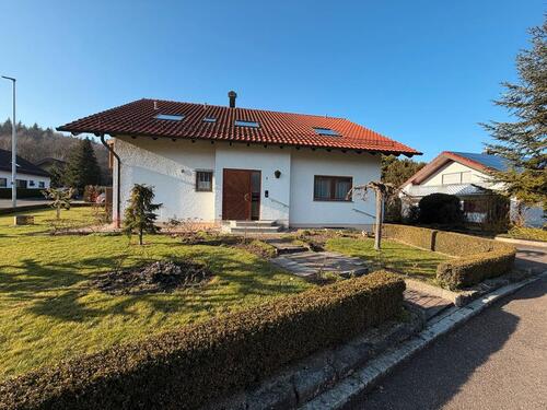 Foto - 8 Zimmer Mehrfamilienhaus, Wohnhaus zum Kaufen in Kuchen