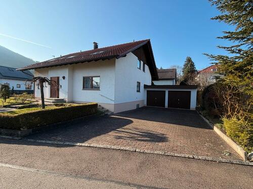 Foto - 8 Zimmer Mehrfamilienhaus, Wohnhaus in Kuchen