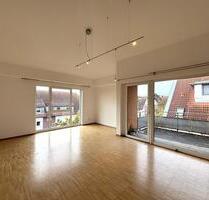 Helle attraktive 2-Zimmer-Wohnung mit hohen Decken und Balkon - Ludwigsburg Hoheneck