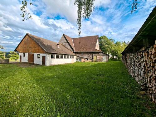 Foto - Bauernhaus mit Scheune, Stall und Schuppen