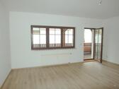 Foto - Stadtzentrum: Ruhige 2-Zimmer-Wohnung mit großem Holz-Balkon, separater Küche und neuem Laminatboden