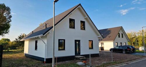 Foto - neues freistehendes Einfamilienhaus